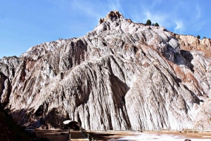 Da Barcellona: Escursione di un giorno a Montserrat, Cardona e Montagne del Sale