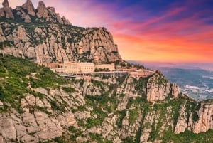 De Barcelona: Excursão guiada de 1 dia a Montserrat