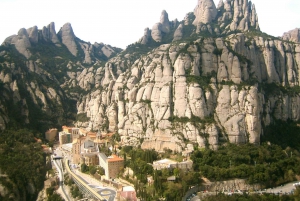 From Barcelona: Montserrat Full-Day Trip with Guided Hike