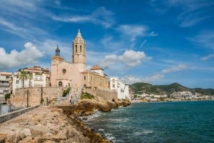 Barcelona: Montserrat, Girona & Costa Brava Guidad dagsutflykt