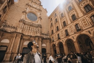 Från Barcelona: Montserrat, Girona & Costa Brava på 2 dagar