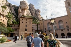 Barcellona: Tour di Montserrat con opzione pranzo e degustazione di vino