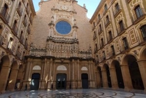 Fra Barcelona: Montserrat-bjergvandring og klostertur