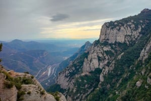 Depuis Barcelone : Randonnée dans la montagne de Montserrat et visite du monastère