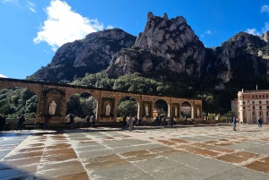 Da Barcellona: Trasferimento in autobus dal Monastero di Montserrat