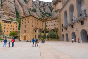 Da Barcellona: Trasferimento in autobus dal Monastero di Montserrat