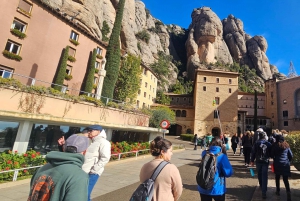 Da Barcellona: Trasferimento in autobus dal Monastero di Montserrat