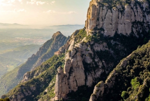 Ab Barcelona: Kloster Montserrat, Wanderung & Seilbahnfahrt