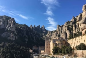 Barcelonasta: Montserratin vuoristovaellus ja luostarikierros