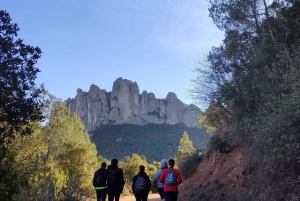 Из Барселоны: Поход на гору Монтсеррат и экскурсия в монастырь