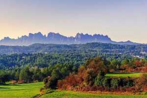 Из Барселоны: Поход на гору Монтсеррат и экскурсия в монастырь