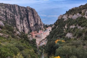 De Barcelona: Caminhada panorâmica e visita ao mosteiro de Montserrat