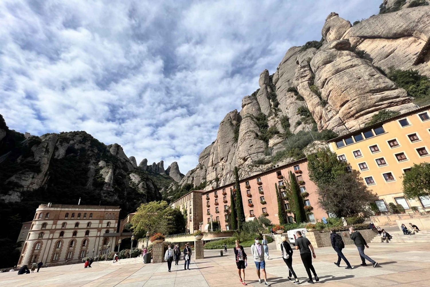 バルセロナから：ピックアップ付きモントセラトのプライベート日帰り旅行