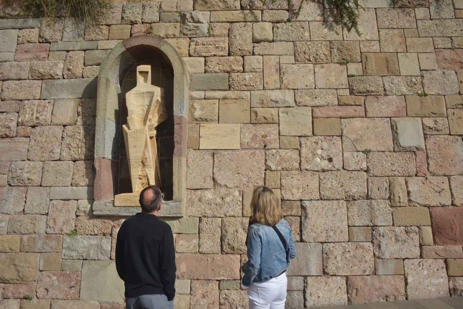 From Barcelona: Private Montserrat and Boutique Winery Tour