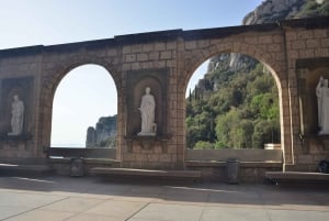 From Barcelona: Private Montserrat and Boutique Winery Tour