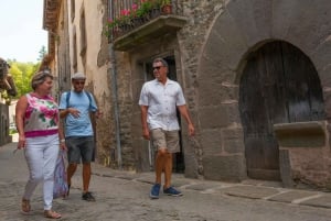 From Barcelona: Private Tour of Medieval Towns with Lunch