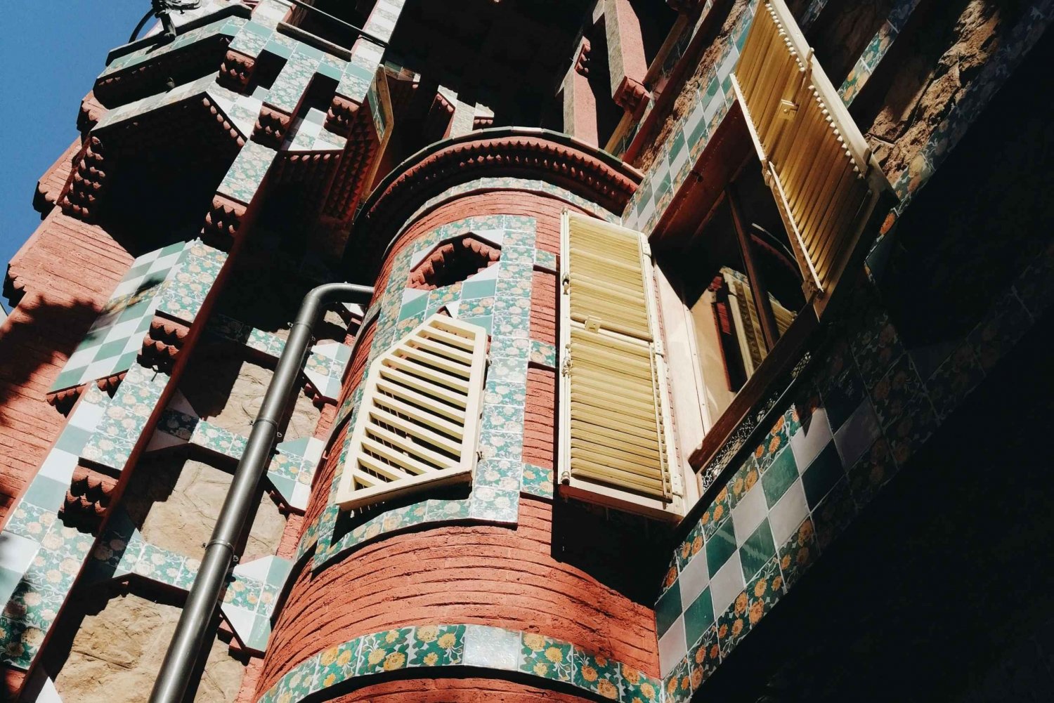From Barcelona: Sagrada Familia Cathedral+Casa Mira Day Trip