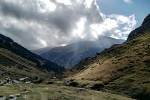 From Barcelona: Small-Group Pyrenees Hike with a Local Guide