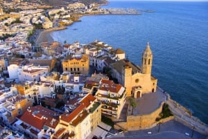 De Barcelona: Excursão de 1 dia a Tarragona e Sitges com serviço de busca