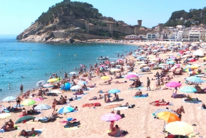 Desde Barcelona: excursión de un día a Tossa de Mar con tiempo libre en la playa.