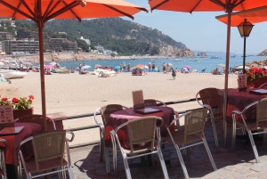 Desde Barcelona: excursión de un día a Tossa de Mar con tiempo libre en la playa.