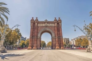 Dalla Costa Brava: Barcellona e il tour in autobus dell'opera di Antoni Gaudí