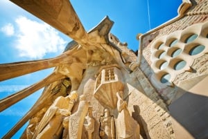 Från Costa Brava: Barcelona och Antoni Gaudís arbete Busstur