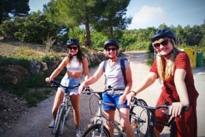 From Sitges: Paella Masterclass with Drink and Bike Ride