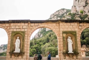Barcelona: Viagem de 1 dia a Montserrat com almoço e degustação de vinhos