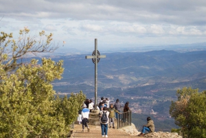 Barcelona: Montserrat Tagestour mit Mittagessen und Weinverkostung