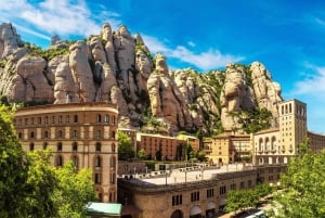 Barcelona: Full Day Tour to Montserrat and Organic Winery