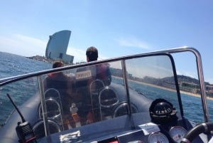 Barcelona: Tur med højhastighedsmotorbåd og sightseeingtur