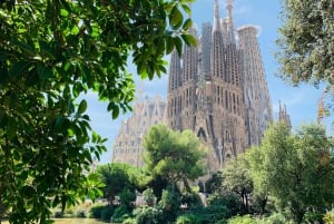 Barcelona: Gaudí's City Masterpieces Self-Guided Audio Tour