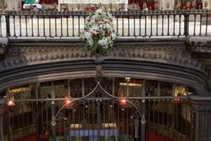 Gothic Paths, Tapas & Sagrada Familia. Private Tour