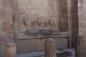 Gothic Paths, Tapas & Sagrada Familia. Private Tour