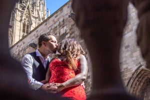 Barcelona: Gothic Quarter Private Photoshoot Experience