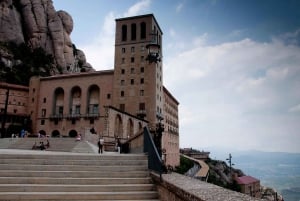 Guidet udforskning af det historiske Montserrat-kloster