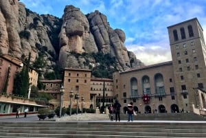Guidet udforskning af det historiske Montserrat-kloster