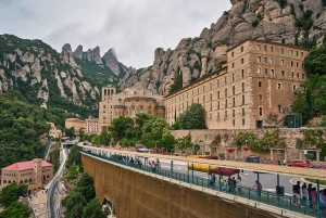 Guidet udforskning af det historiske Montserrat-kloster