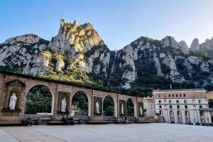 Guidet udforskning af det historiske Montserrat-kloster