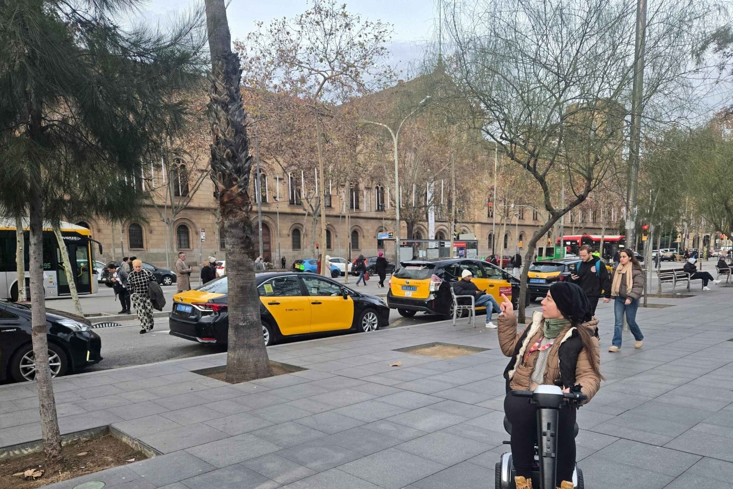 Guidet tur i Barcelona, rute GAUDÍ CASA BATLLO, MILA SAGRADA FAMILIA