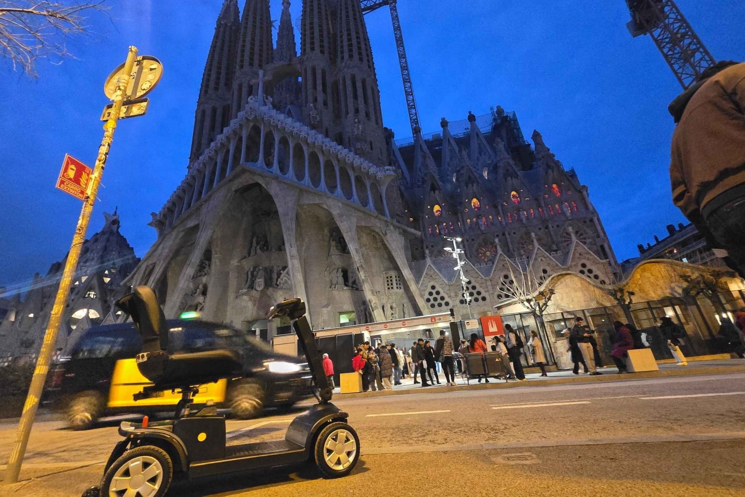 Guidet tur i Barcelona, rute GAUDÍ CASA BATLLO, MILA SAGRADA FAMILIA