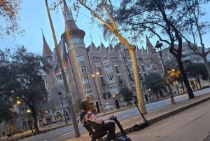 Guidet tur i Barcelona, rute GAUDÍ CASA BATLLO, MILA SAGRADA FAMILIA