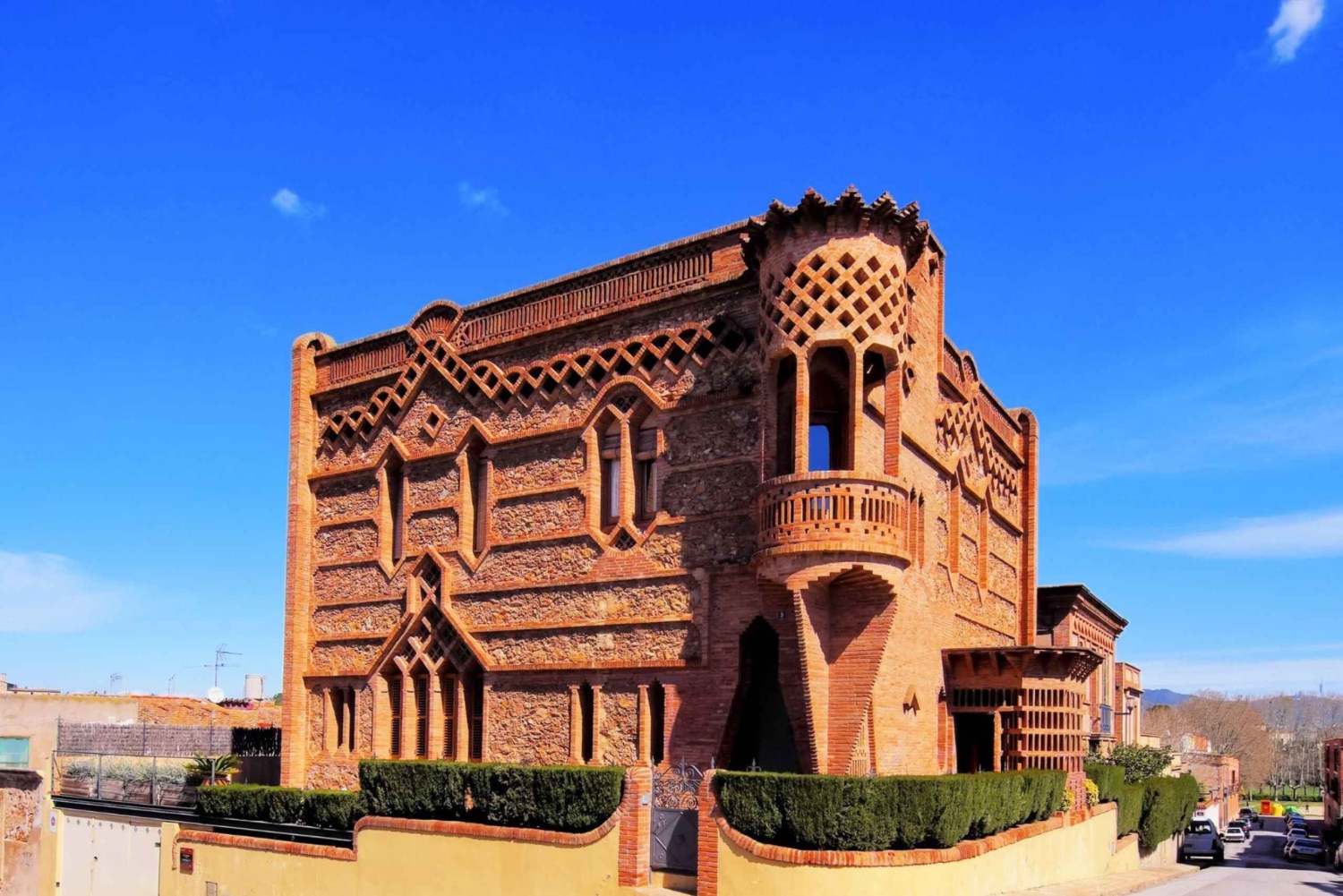 Najważniejsze atrakcje Zwiedzanie z przewodnikiem Krypty Gaudiego i Colonia Güell