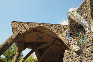 Najważniejsze atrakcje Zwiedzanie z przewodnikiem krypty i Colonia Güell