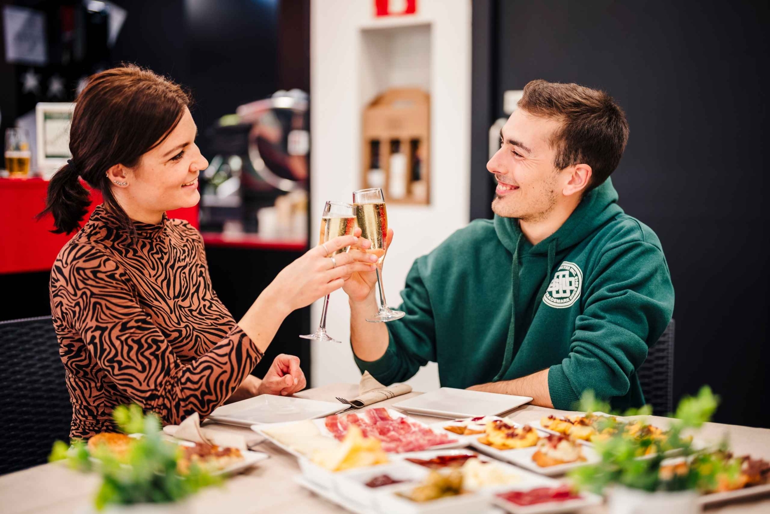 Дегустация хамона и тапас возле храма Святого Семейства