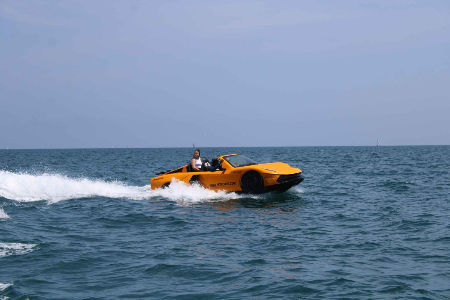 Jetcar: water car in Barcelona