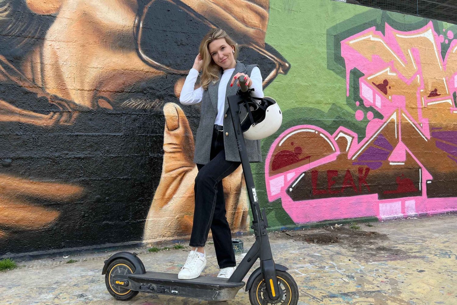 Doe mee aan een 2-uur durende e-scooter tour in Barcelona