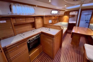 カヴァを片手に夢のセーリング体験をお楽しみください