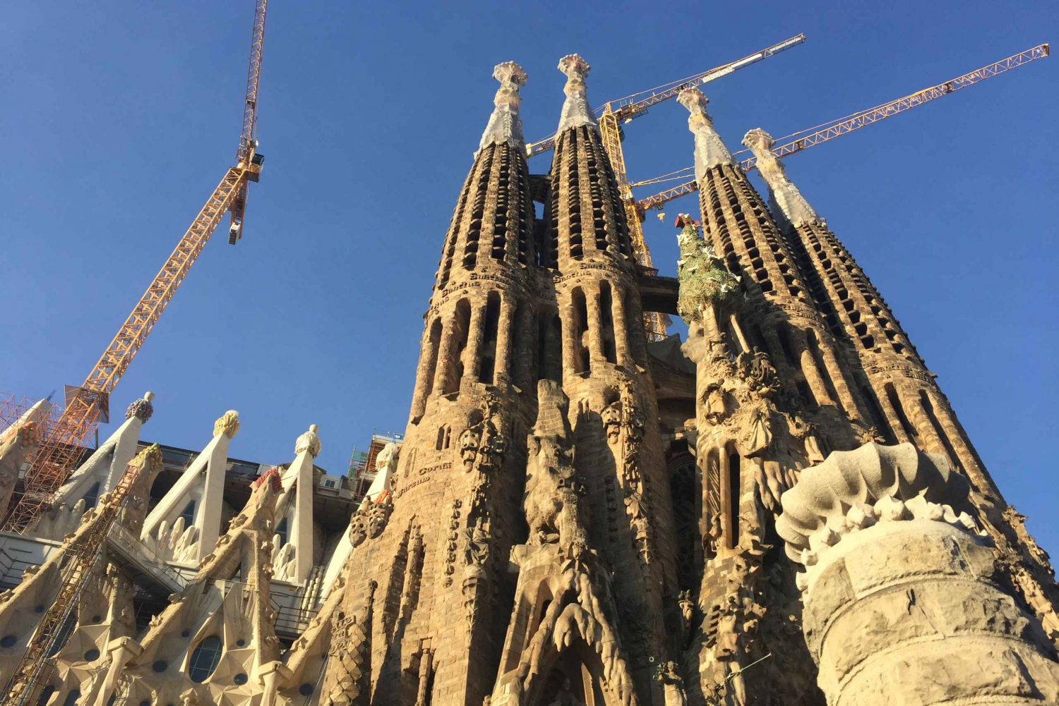 Montserrat & Artistic Barcelona: the Best of Gaudí